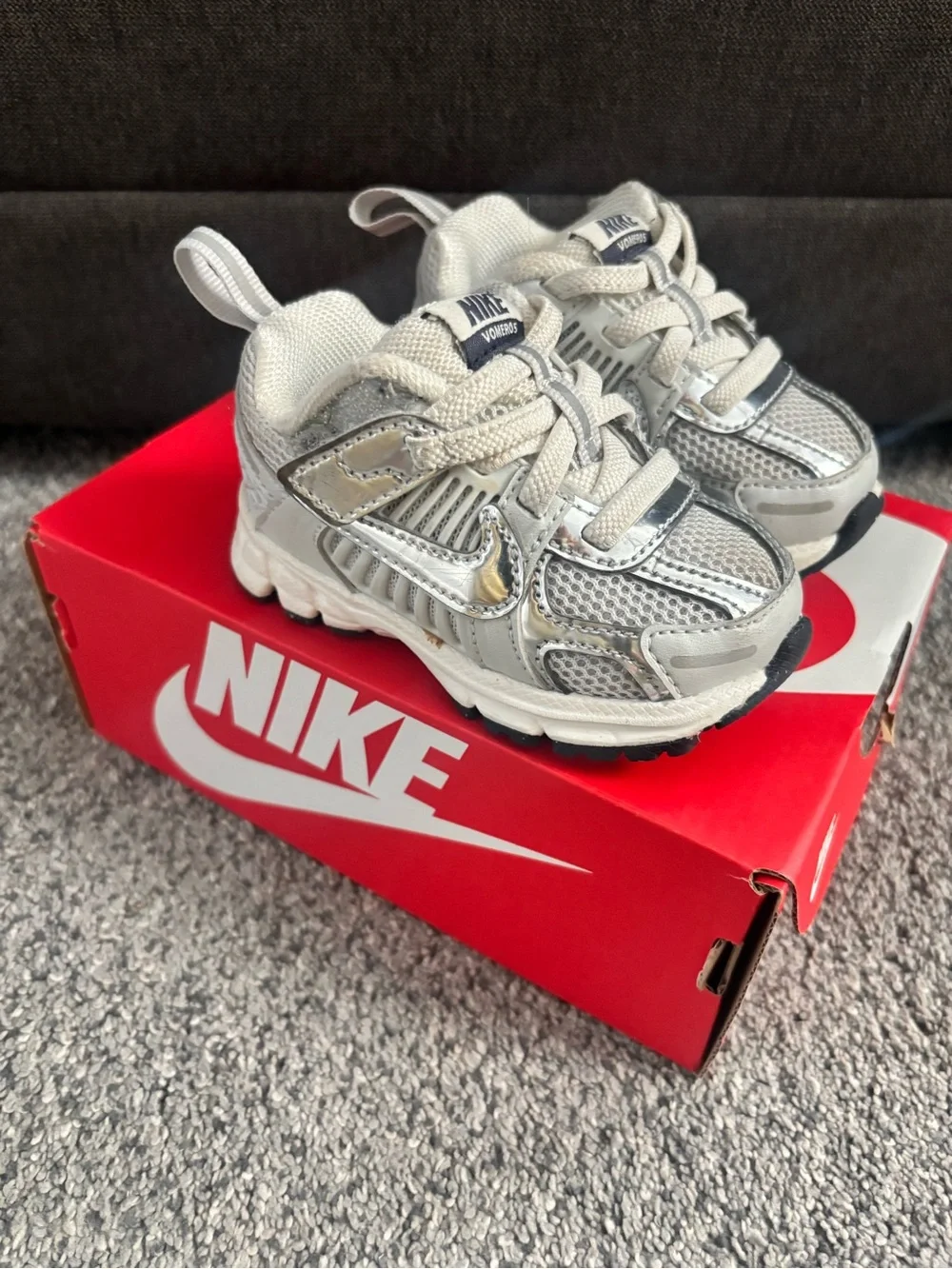 Nike Vomero 5 toddler Silver Athletic Sneakers size 4